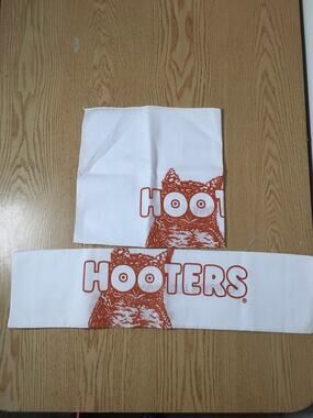 B85 New Mens Vintage Hooters Handkerchief from Panama City Beach Florida 21”x21”